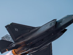 F-35 effettua un atterraggio d’emergenza, l’Iran dichiara di essere stato abbattuto