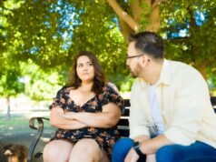 Furia per il motivo per cui il fidanzato dice di essere “infelice” con la fidanzata: “Peso morto”