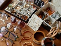 Il risparmiatore compra un braccialetto da 4 dollari in un negozio e poi lo cerca su Google