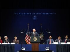 Il consigliere di Trump della Commissione per la libertà religiosa si dimette per protesta