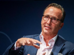 Altri licenziamenti colpiscono Axios di estrema sinistra