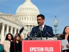 Ro Khanna critica il Dartmouth per aver mantenuto il Leon Black Building in mezzo ai legami con Epstein