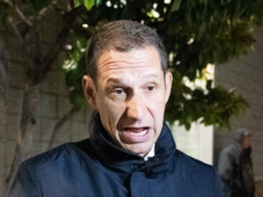 Il SUV del sindaco di San Francisco bloccato, agenti di sicurezza attaccati vicino al Notorious Tenderloin District