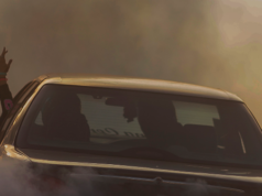 Presumibilmente una donna si scontra con un poliziotto durante un’acquisizione di strada e viene liberata dietro cauzione bassa