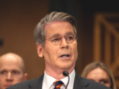 Scott Bessent afferma che la marina statunitense scorterà “presto” le petroliere attraverso lo stretto di Hormuz