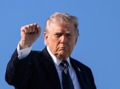 Il team di Donald Trump invia un’e-mail di “impegno” per assegni di rimborso di $ 2.000