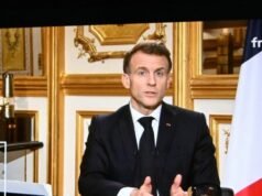 Macron afferma che gli attacchi USA-Israele contro l’Iran sono “fuori dal diritto internazionale”
