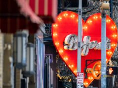 Gli eroici poliziotti di Austin fermano l’attentatore “Proprietà di Allah”.