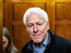 I migliori dipendenti di Cornyn hanno chiesto agli inserzionisti di pubblicare le notizie su Breitbart