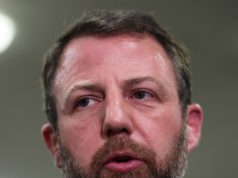 Trump sceglie il senatore Markwayne Mullin come sostituto