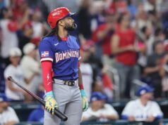 Tifosi dominicani furiosi dopo il controverso incontro finale contro il Team USA nel WBC