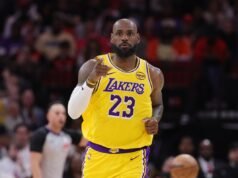 LeBron James dei Lakers sfida la fisica con l’ultima schiacciata contro i Rockets