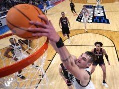 Il popolare allenatore di basket della NCAA annuncia che non si ritirerà