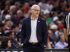 La stretta di mano post partita tra Dan Hurley e Mick Cronin attira l’attenzione
