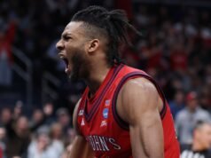 La NCAA invia un messaggio di addio a Zuby Ejiofor dopo la perdita di March Madness