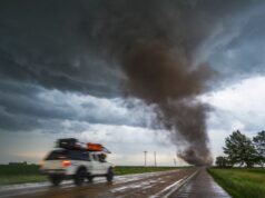 La mappa rivela lo spostamento del percorso della tempesta di tornado come livello di rischio emesso