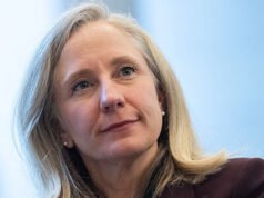 Il disegno di legge che vieta i fucili semiautomatici popolari approva la legislatura della Virginia