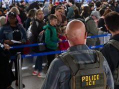 “Eroico”: l’agente ICE salva la vita di un bambino all’aeroporto JFK