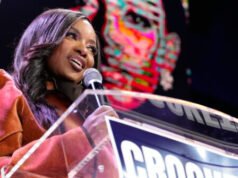 Uomo colpito da colpi di arma da fuoco e ucciso in una situazione di stallo dalla SWAT. Lavorava nella sicurezza per il rappresentante Crockett, impersonato dalla polizia