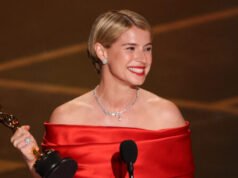 L’attrice Jessie Buckley elogia il matrimonio e la maternità durante il potente discorso per la vincita dell’Oscar