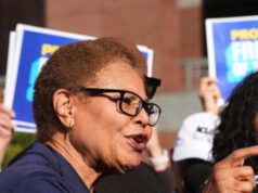 Il sindaco di Los Angeles Karen Bass guida la rielezione con oltre il 50% di disapprovazione