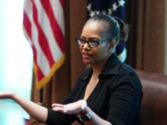 Una parlamentare del MI lascia la politica perché non riesce a conciliare la sua fede cristiana con la piattaforma democratica