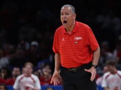 Kelvin Sampson di Houston affronta il vantaggio dopo lo scoppio del Texas A&M