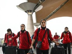 La squadra di calcio femminile iraniana continua il viaggio di ritorno in Iran nella fase di revoca del diritto d’asilo