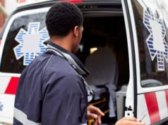 Famiglia fa causa dopo aver accoltellato un senzatetto e rubato un’ambulanza