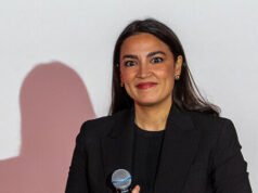 Il terapista della ketamina di AOC celebra la vitalità maschile, lo Scià può tornare?