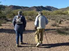 Le passeggiate accessibili portano le gioie del birdwatching alle persone con mobilità e altre limitazioni
