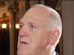 Gli agenti dell’ICE indossano maschere perché gli attivisti fanno doxxing agli agenti e aggrediscono le famiglie