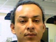 Alieno illegale lascia un veterano dell’aeronautica militare di 83 anni in supporto vitale dopo averlo presumibilmente spinto sui binari della metropolitana