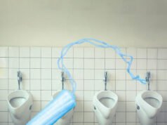 Il democratico vuole tamponi nei bagni maschili per offuscare la distinzione sessuale