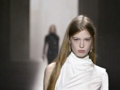 Video: Rihanna recluta il figlio transgender di Elon Musk per modellare reggiseni sportivi da donna