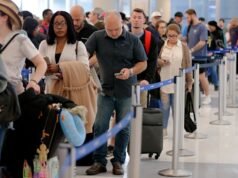 Trump minaccia di collocare agenti ICE negli aeroporti per l’impasse dei finanziamenti