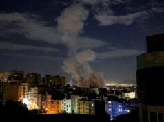 Il bilancio delle vittime in Iran raggiunge 555 mentre gli Stati Uniti e Israele intensificano gli attacchi