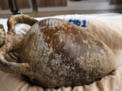 La polizia trova un antico relitto romano, carico di brocche