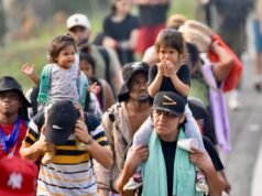 I migranti marciano nel sud del Messico per denunciare le restrizioni all’immigrazione