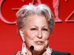 La star della Disney “Hocus Pocus” Bette Midler rifa la canzone di protesta “All You Fascists Bound to Lose” per attaccare Trump