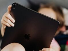 Uno studio rileva che la dipendenza dai social media mina il “benessere” tra i bambini