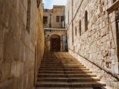 Israele cerca “soluzioni” per aprire siti cristiani dopo aver escluso il leader della chiesa la Domenica delle Palme a causa della guerra