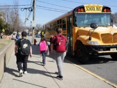 Gli studenti di New York trascorrono 20 giorni in meno in classe rispetto alla media nazionale, mentre la spesa per alunno sale alle stelle