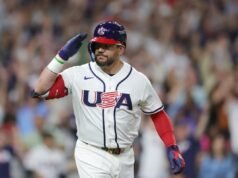 L’homer di Kyle Schwarber spinge il Team USA a superare la Gran Bretagna nel WBC dopo un inizio fiacco