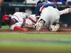 Juan Soto usa una mossa di nuoto irreale per segnare una corsa nel WBC per la Repubblica Dominicana