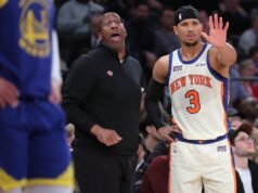 Mike Brown non è pronto a cambiare la formazione titolare dei Knicks nonostante la rabbia per le partenze lente