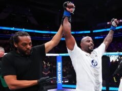 Tyrell Fortune della UFC viene richiamato nell’Ottagono dopo che l’annunciatore ha dichiarato il vincitore sbagliato in una scena selvaggia