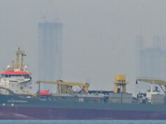 L’Iran minaccia di “bruciare” le petroliere e lancia attacchi “indiscriminati”.