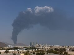 L’Iran lancia più missili e droni nella regione del Golfo in mezzo agli attacchi israelo-americani