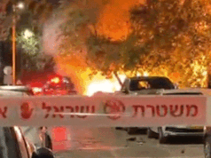 Le conseguenze infuocate dell’attacco missilistico iraniano vicino a Tel Aviv riprese in un video dopo la morte di 2 persone